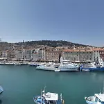 L'orque Bleue Hotel 3*