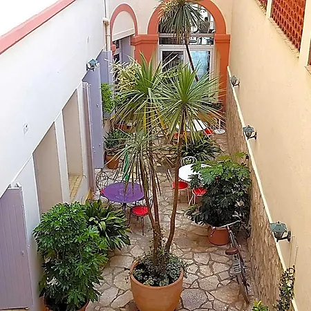 Hotel L'orque Bleue 3*