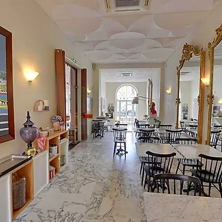 Hotell L'orque Bleue 3*