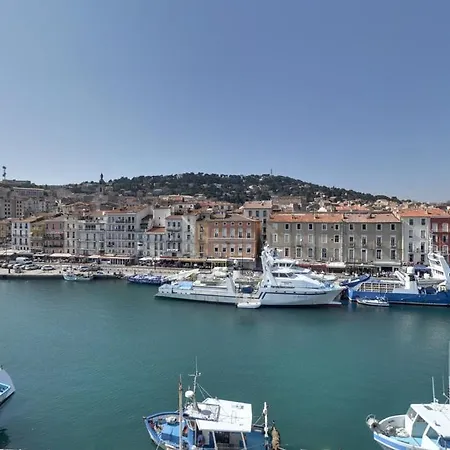 L'orque Bleue Szálloda 3*