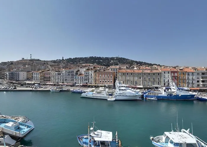 L'orque Bleue Hotel 3*